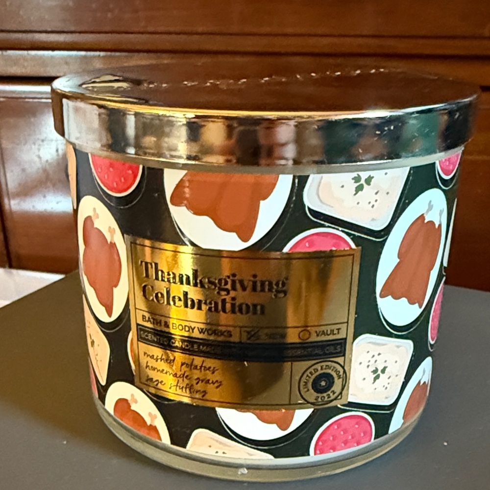 Bath & Body Works Thanksgiving Celebration Candle - Gold, Brown, White